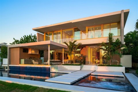 Villa ou maison à vendre à Miami Beach, Floride: 6 chambres, 717.11 m2 № 1009148 - photo 17