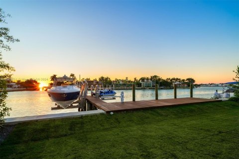 Villa ou maison à vendre à Miami Beach, Floride: 6 chambres, 717.11 m2 № 1009148 - photo 15