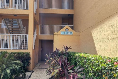Condo in Dania Beach, Florida, 2 bedrooms  № 949859 - photo 3
