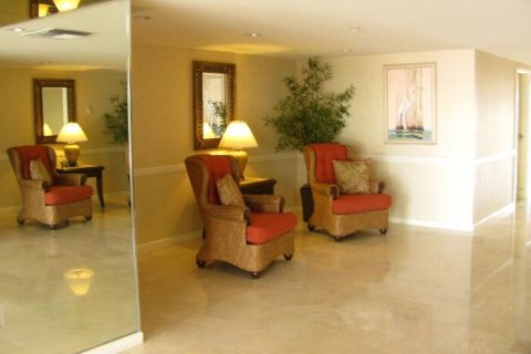 Condo in Hutchinson Island South, Florida, 2 bedrooms  № 981792 - photo 11