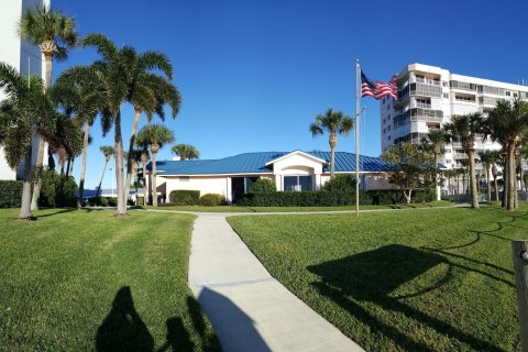 Condo in Hutchinson Island South, Florida, 2 bedrooms  № 981792 - photo 2