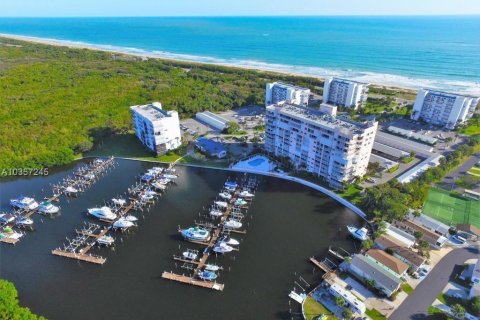 Condo in Hutchinson Island South, Florida, 2 bedrooms  № 981792 - photo 10