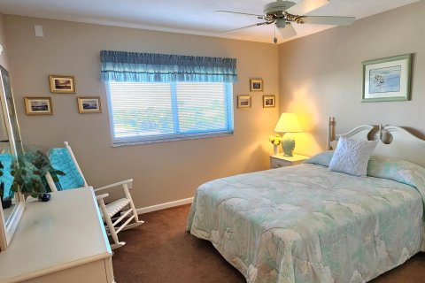 Condo in Hutchinson Island South, Florida, 2 bedrooms  № 981792 - photo 23