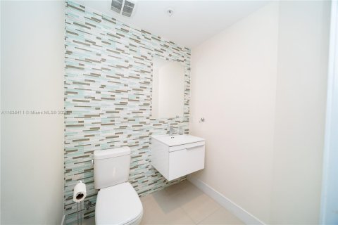 Copropriété à vendre à North Miami Beach, Floride: 2 chambres, 182.27 m2 № 1309851 - photo 9