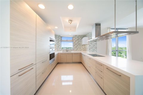 Condo in North Miami Beach, Florida, 2 bedrooms  № 1309851 - photo 20