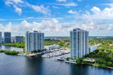 Condo in North Miami Beach, Florida, 2 bedrooms  № 1309851 - photo 7