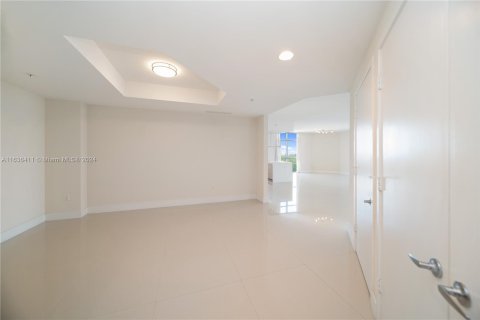 Condo in North Miami Beach, Florida, 2 bedrooms  № 1309851 - photo 11