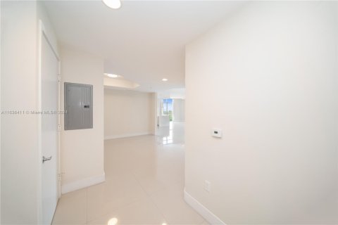 Condo in North Miami Beach, Florida, 2 bedrooms  № 1309851 - photo 10