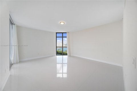 Condo in North Miami Beach, Florida, 2 bedrooms  № 1309851 - photo 27