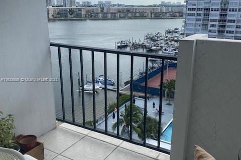 Condo in Aventura, Florida, 2 bedrooms  № 1309849 - photo 2