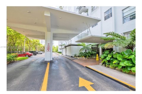 Condo in Aventura, Florida, 2 bedrooms  № 1309849 - photo 11