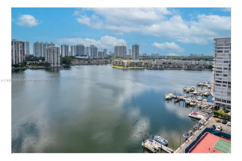 Condo in Aventura, Florida, 2 bedrooms  № 1309849 - photo 1