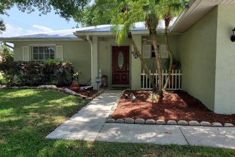 House in Okeechobee, Florida 3 bedrooms, 110.93 sq.m. № 1189672 - photo 3