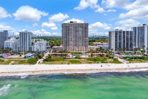 Condo in Miami Beach, Florida, 2 bedrooms  № 1206820 - photo 7