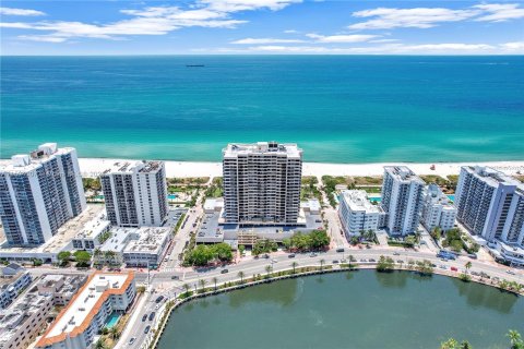 Condo in Miami Beach, Florida, 2 bedrooms  № 1206820 - photo 3