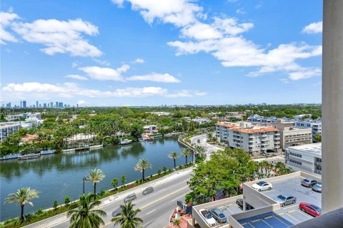 Condo in Miami Beach, Florida, 2 bedrooms  № 1206820 - photo 13