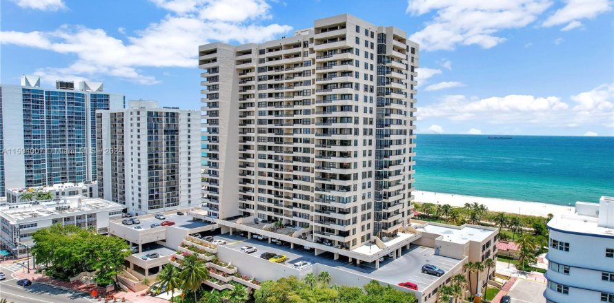 Condo in Miami Beach, Florida, 2 bedrooms  № 1206820