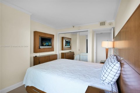 Condo in Miami Beach, Florida, 2 bedrooms  № 1206820 - photo 28