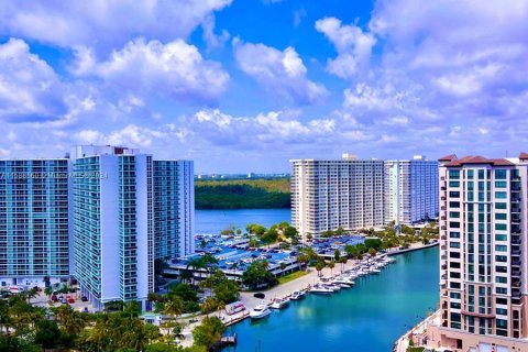 Copropriété à vendre à Sunny Isles Beach, Floride: 3 chambres, 216.18 m2 № 1176907 - photo 21