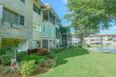 Condo in Lauderdale Lakes, Florida, 1 bedroom  № 914125 - photo 20