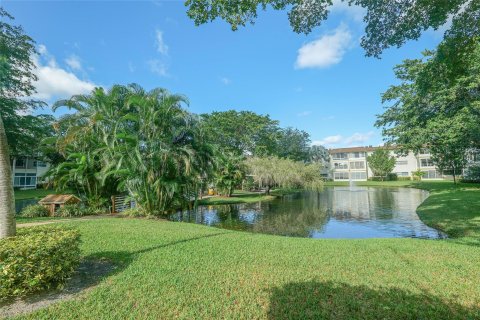 Condo in Lauderdale Lakes, Florida, 1 bedroom  № 914125 - photo 16