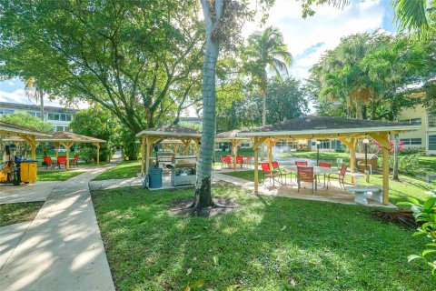 Condo in Lauderdale Lakes, Florida, 1 bedroom  № 914125 - photo 2