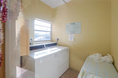 Condo in Lauderdale Lakes, Florida, 1 bedroom  № 914125 - photo 10