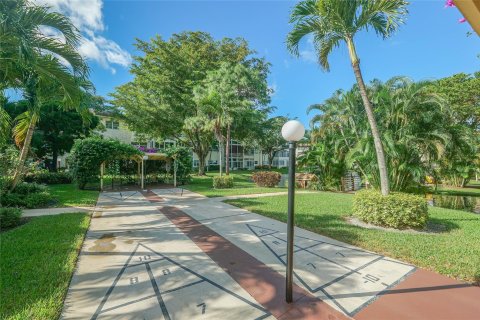 Condo in Lauderdale Lakes, Florida, 1 bedroom  № 914125 - photo 17