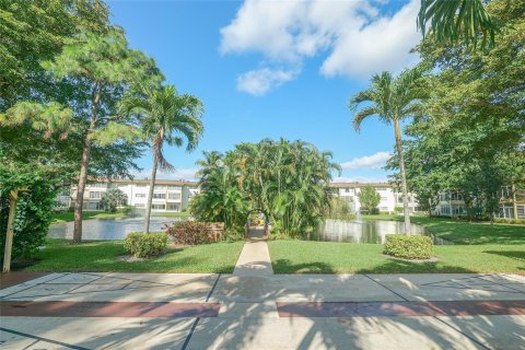 Condo in Lauderdale Lakes, Florida, 1 bedroom  № 914125 - photo 18