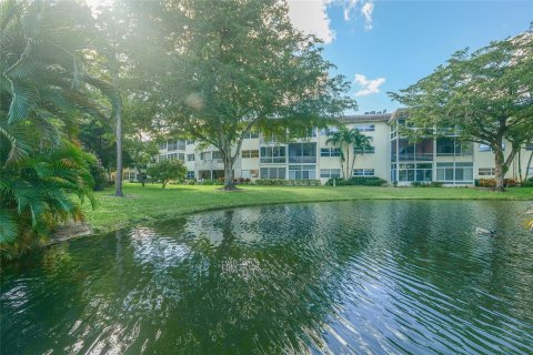 Condo in Lauderdale Lakes, Florida, 1 bedroom  № 914125 - photo 15