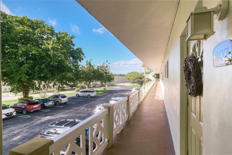 Condo in Lauderdale Lakes, Florida, 1 bedroom  № 914125 - photo 25