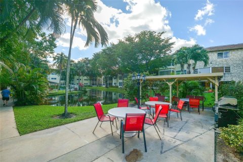 Condo in Lauderdale Lakes, Florida, 1 bedroom  № 914125 - photo 4