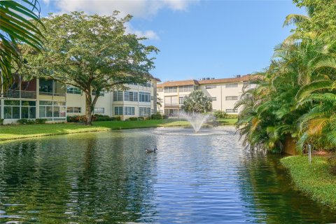 Condo in Lauderdale Lakes, Florida, 1 bedroom  № 914125 - photo 14