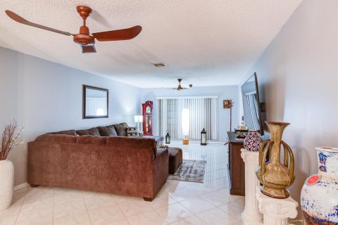 House in Boynton Beach, Florida 2 bedrooms, 130.06 sq.m. № 914162 - photo 10