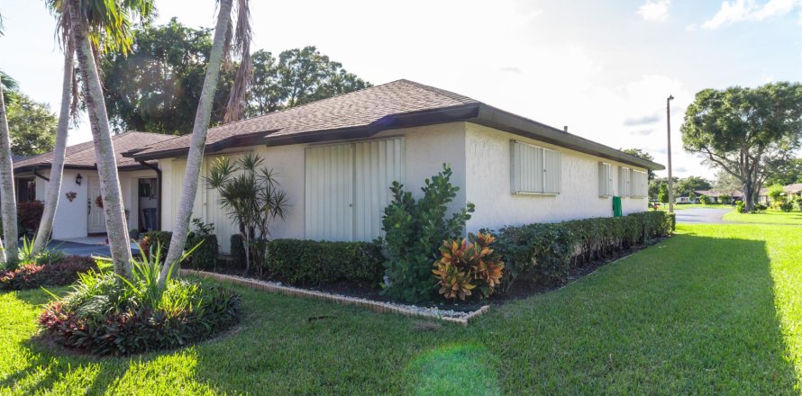 House in Boynton Beach, Florida 2 bedrooms, 130.06 sq.m. № 914162