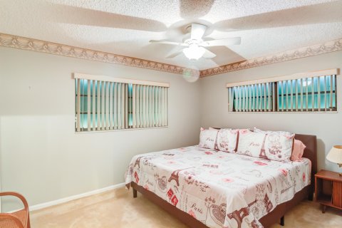 House in Boynton Beach, Florida 2 bedrooms, 130.06 sq.m. № 914162 - photo 5
