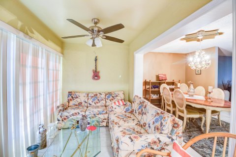 House in Boynton Beach, Florida 2 bedrooms, 130.06 sq.m. № 914162 - photo 6