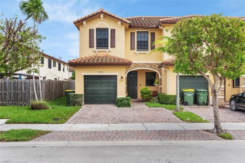 Townhouse in Homestead, Florida 3 bedrooms, 130.81 sq.m. № 1347651 - photo 1