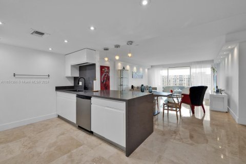 Condo in Key Biscayne, Florida, 2 bedrooms  № 1347632 - photo 11