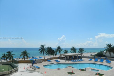 Condo in Sunny Isles Beach, Florida, 2 bedrooms  № 1234640 - photo 2