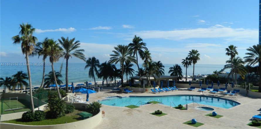 Condo in Sunny Isles Beach, Florida, 2 bedrooms  № 1234640