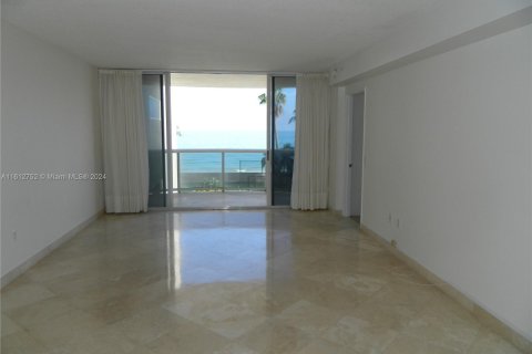 Condo in Sunny Isles Beach, Florida, 2 bedrooms  № 1234640 - photo 7