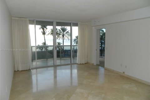 Condo in Sunny Isles Beach, Florida, 2 bedrooms  № 1234640 - photo 9