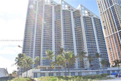 Condo in Sunny Isles Beach, Florida, 2 bedrooms  № 1234640 - photo 19