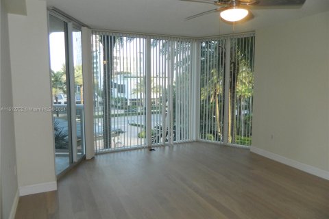 Condo in Sunny Isles Beach, Florida, 2 bedrooms  № 1234640 - photo 13