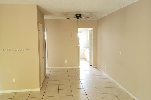 Condominio en venta en North Bay Village, Florida, 1 dormitorio, 65.03 m2 № 785352 - foto 9