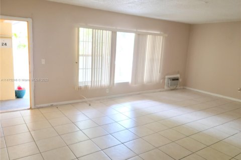Condominio en venta en North Bay Village, Florida, 1 dormitorio, 65.03 m2 № 785352 - foto 4