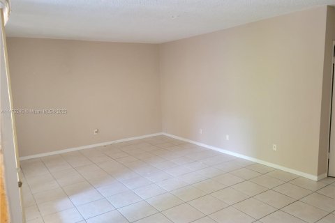 Copropriété à vendre à North Bay Village, Floride: 1 chambre, 65.03 m2 № 785352 - photo 3