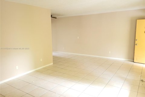 Condominio en venta en North Bay Village, Florida, 1 dormitorio, 65.03 m2 № 785352 - foto 8