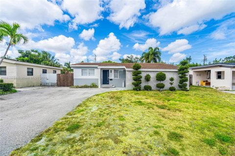 Villa ou maison à vendre à Pembroke Pines, Floride: 3 chambres, 127.28 m2 № 1240072 - photo 1